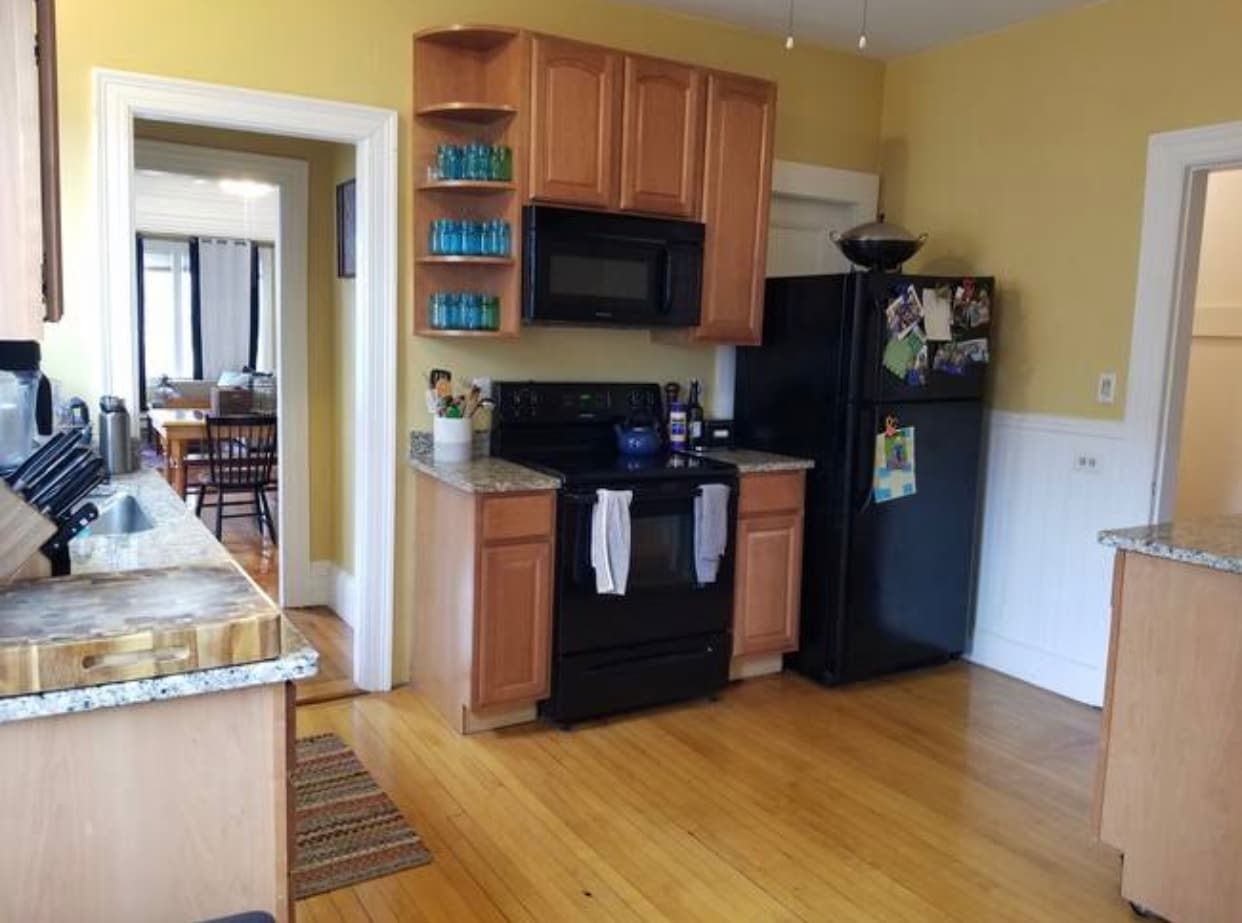 Building Photo - 20 University Ave