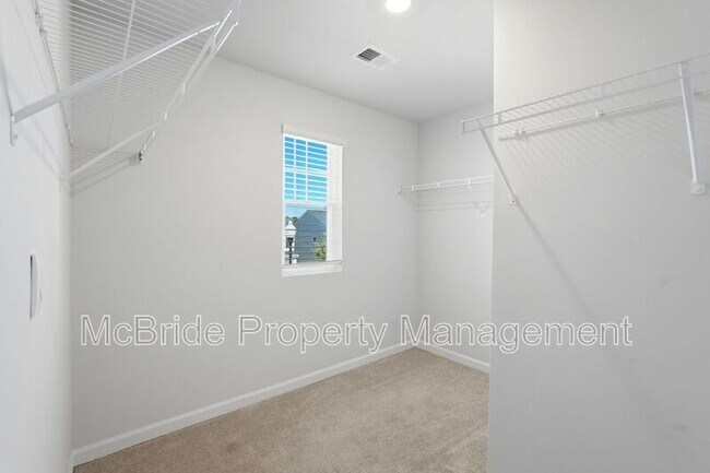 Building Photo - 1407 Deer Hollow
