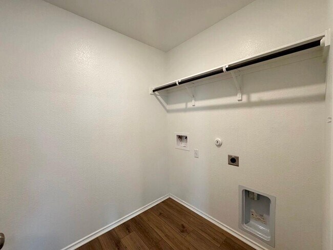 Building Photo - 208 Magione St