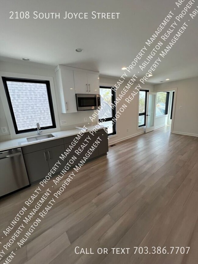 Building Photo - 2108 S Joyce St