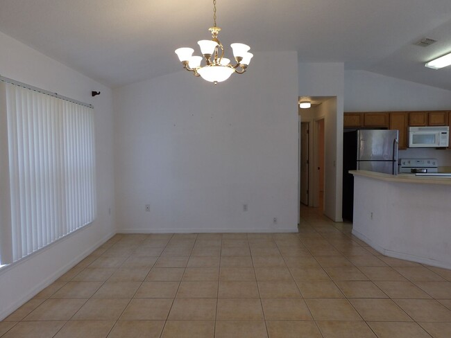 Building Photo - OPEN FLOOR PLAN 3 BEDROOM 2 BATH 2 CAR GARAGE