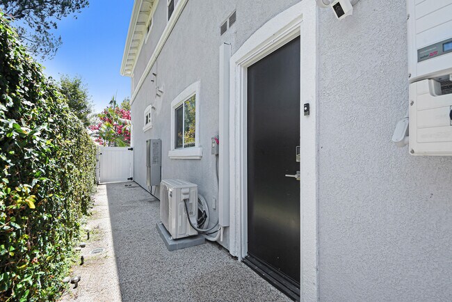Building Photo - 1530 Crestar Ct