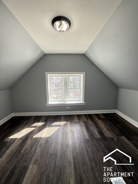 Building Photo - 2014 W 22nd Pl