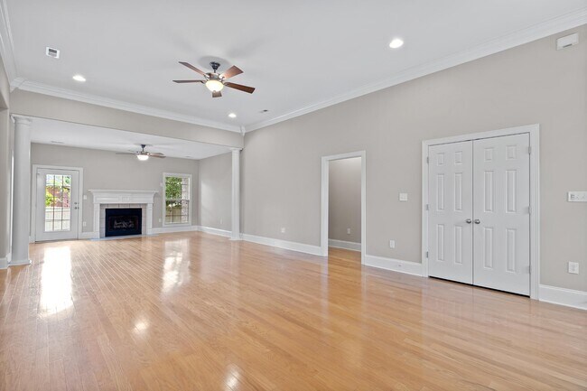 Building Photo - 3116 Tenker Creek Ln SE
