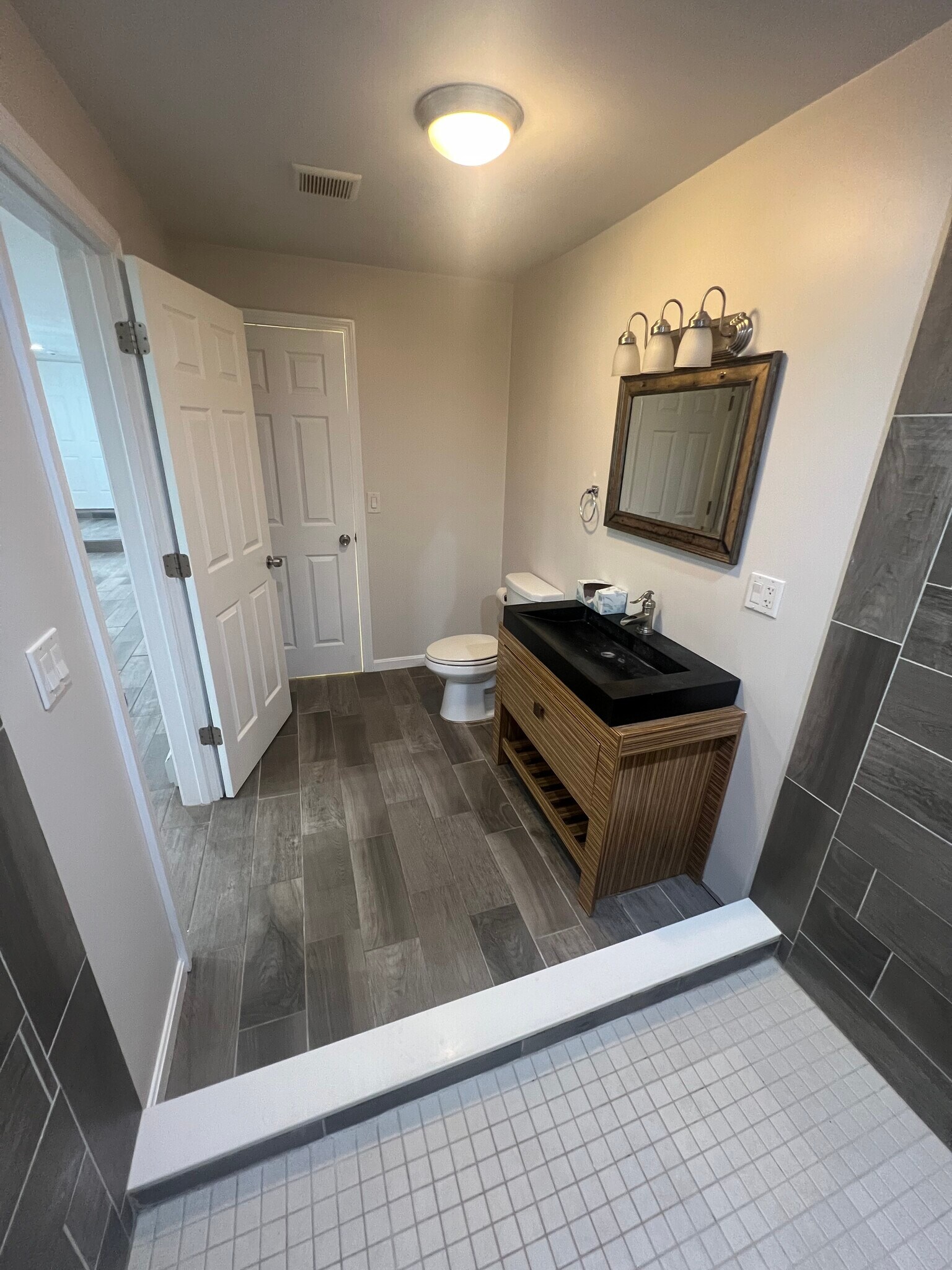 Building Photo - 21 Dale St