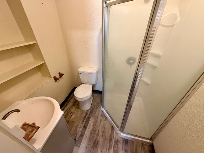 Building Photo - 200 Chaucer/587 Highland