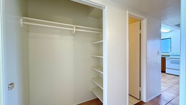 Building Photo - AVAILABLE NOW! 2 BED/1 BATH TOWNHOME W/ LO...