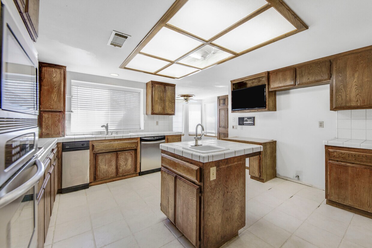 Building Photo - 2503 Brentwood Dr