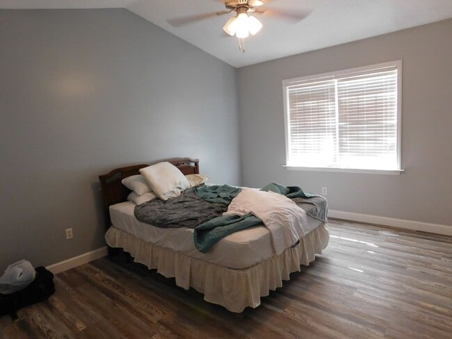 Building Photo - 305 Gibbs Rd