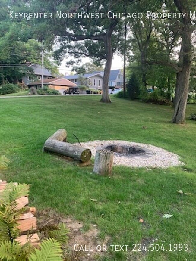 Building Photo - 5411 W Lake Shore Dr