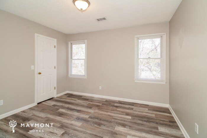 Building Photo - 121 Silvermill Rd