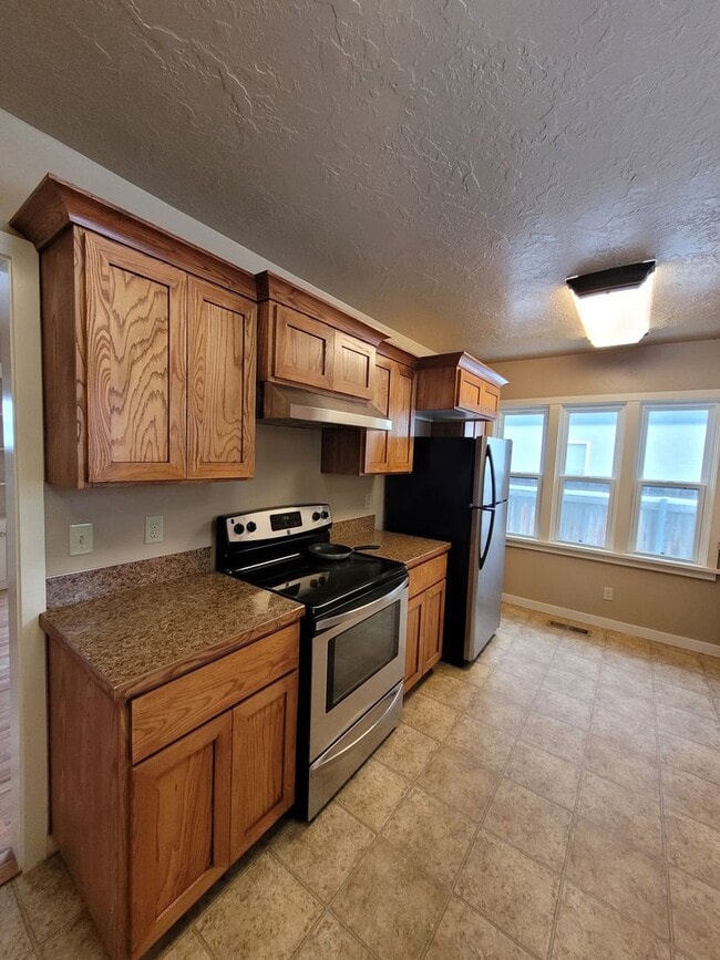 Building Photo - 305 S Meridian Rd