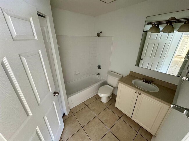 Building Photo - 1222 Bermuda Lakes Ln