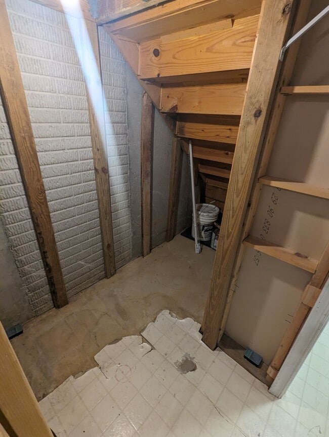 Building Photo - END UNIT townhouse in Ballenger Creek neig...