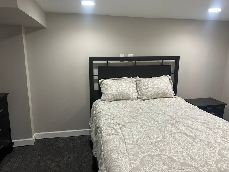 Building Photo - 6726 Chamberlain Ave