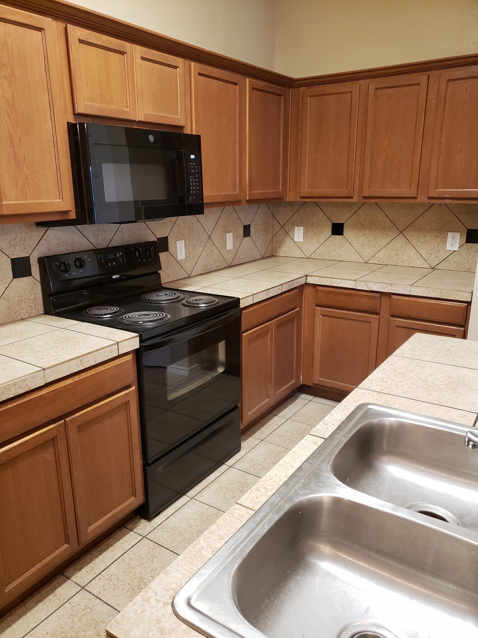 Building Photo - 1304 Piedmont Dr