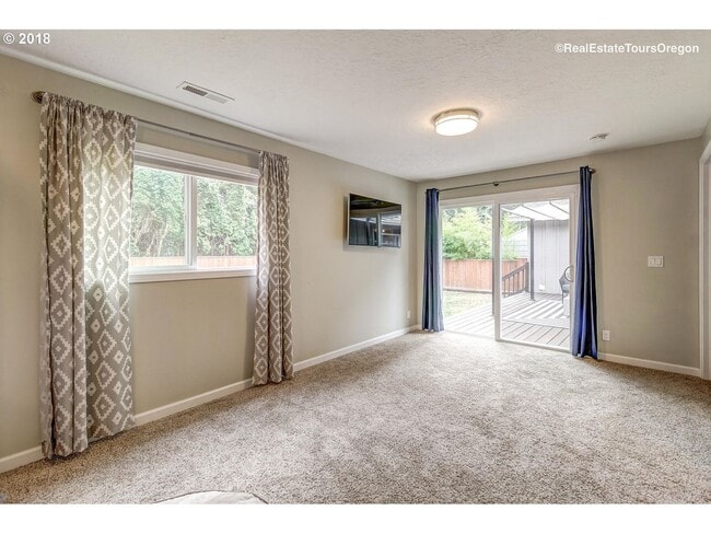 Building Photo - Spacious 4-Bedroom Home with Multiple Livi...