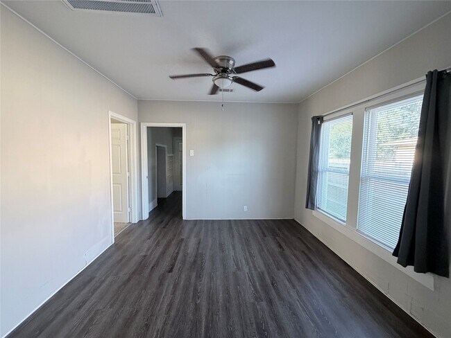 Building Photo - 1401 Edison St