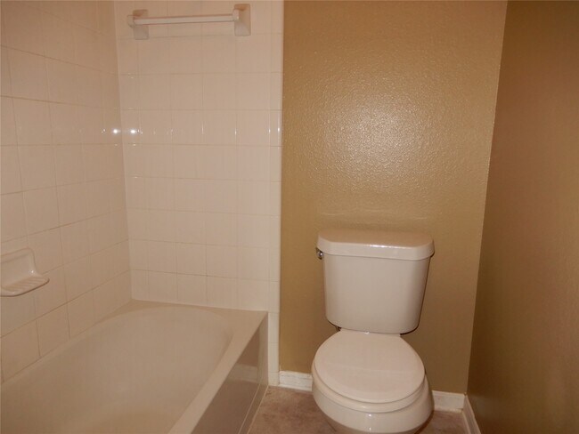 Building Photo - 21126 Field House Ct