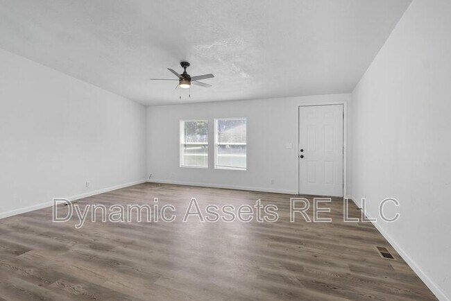 Building Photo - 405 Falletti St