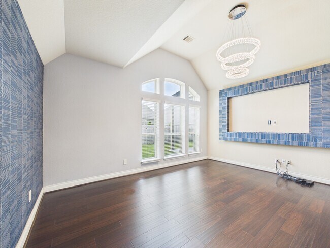 Building Photo - 2807 Naples Park Ln