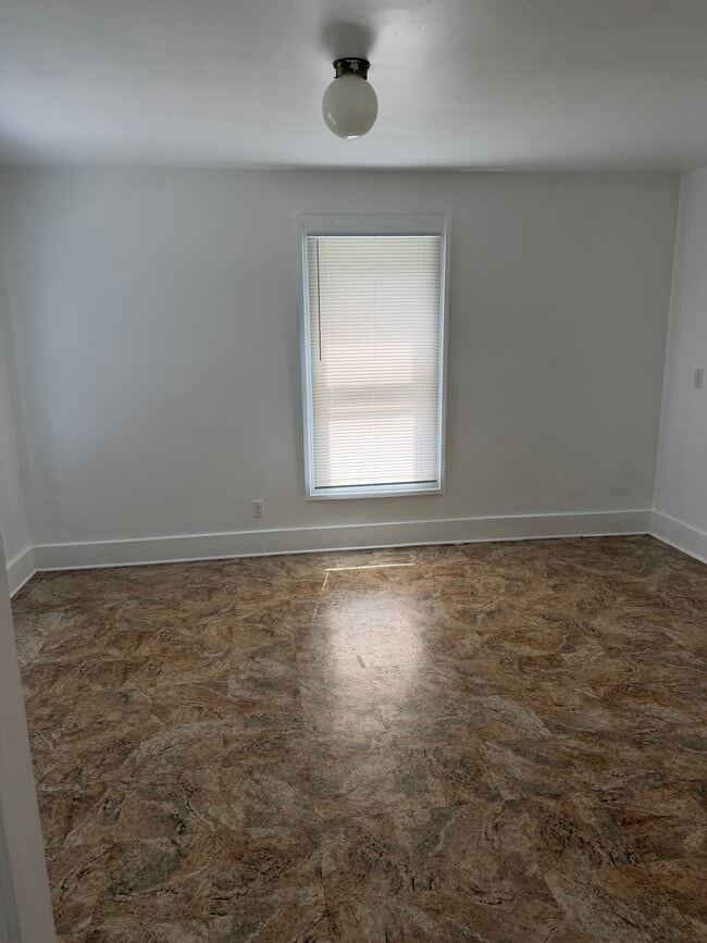 Building Photo - 913 N 7th St