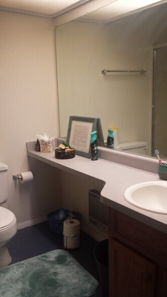 Master Bathroom - 806 Stratford Dr