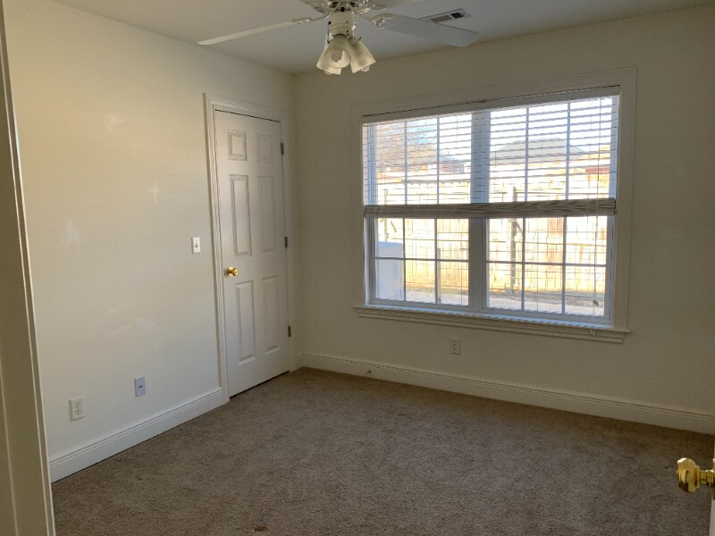 Building Photo - 702 Tunbridge Dr