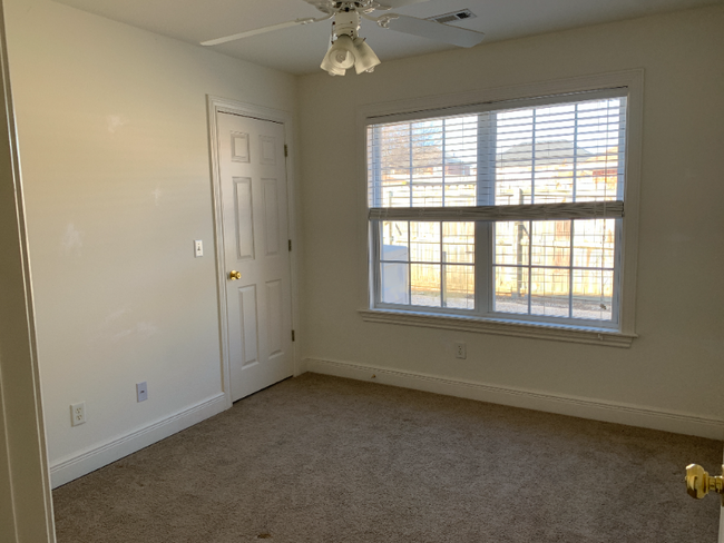 Building Photo - 702 Tunbridge Dr