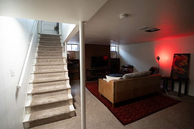 Building Photo - 180 Estes St