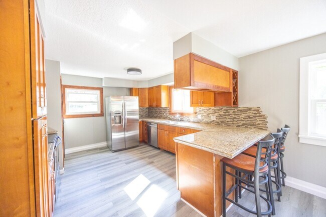 Building Photo - 52 East Ave