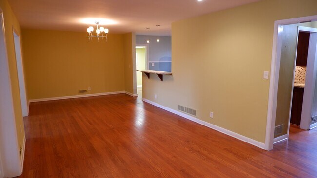 Building Photo - 1380 Stephens Dr NE