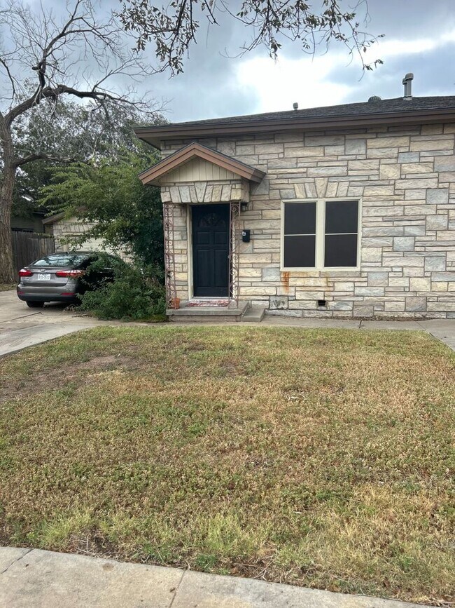 Primary Photo - 2225 S Taylor St