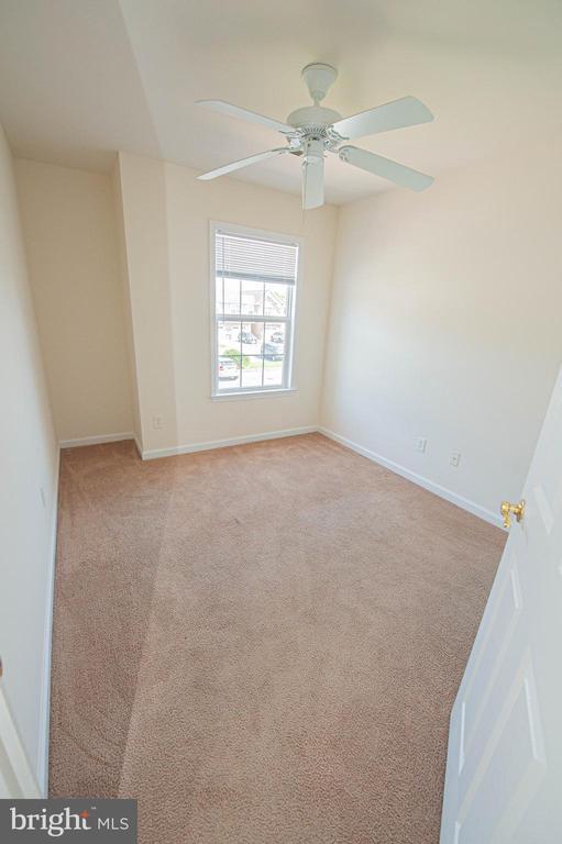 Building Photo - 420 Parkview Ct