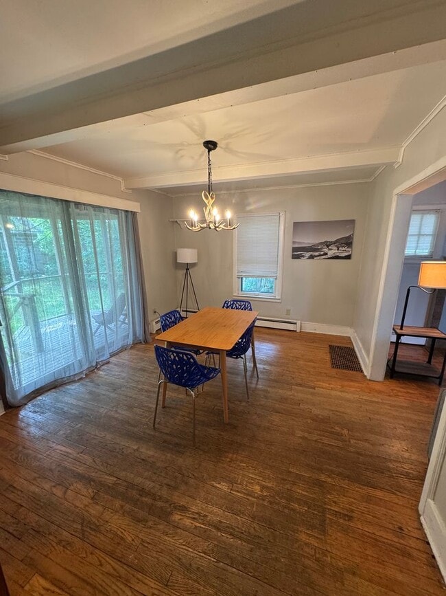 Building Photo - Beautiful 3- Bedroom Home for Rent- Univer...