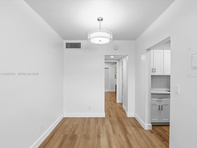 Building Photo - 230 SW 11th Ave