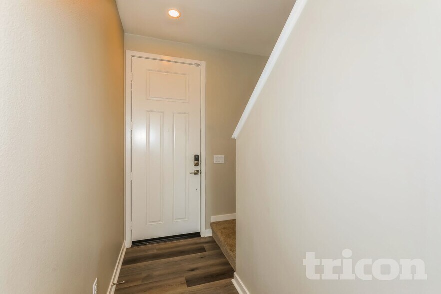 Building Photo - 28121 Cookhouse Ln