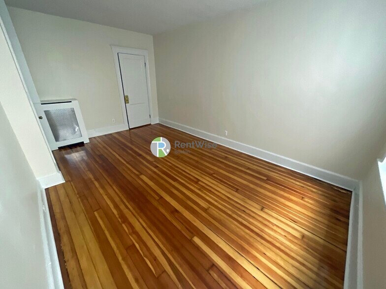 Building Photo - 6 Barrows St