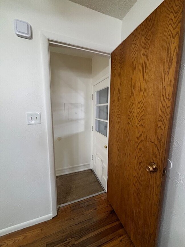 Building Photo - 4 Bedroom 2 Bath Single Family Home In South Cheyenne