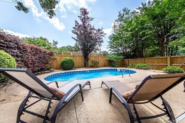 Building Photo - 1717 N University Ave