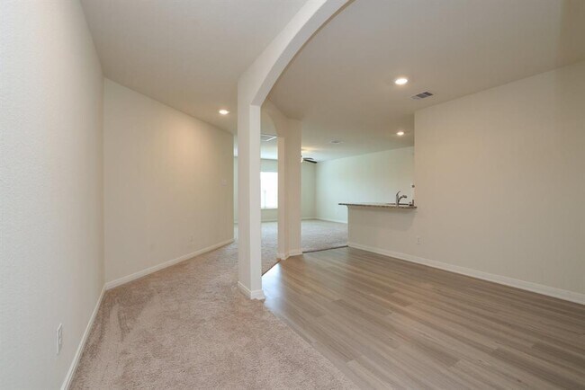 Building Photo - 20914 Solstice Point Dr