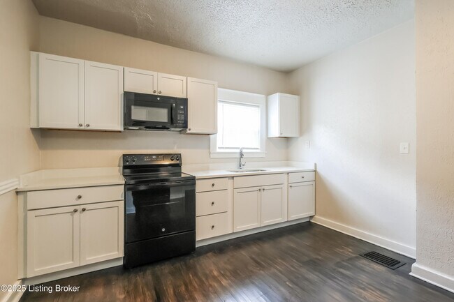 Building Photo - 637 Lindell Ave