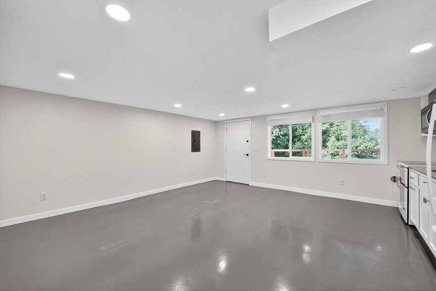 Building Photo - 5614 35th Ave E