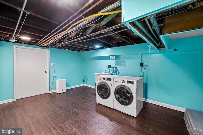 Building Photo - 307 S Exeter St