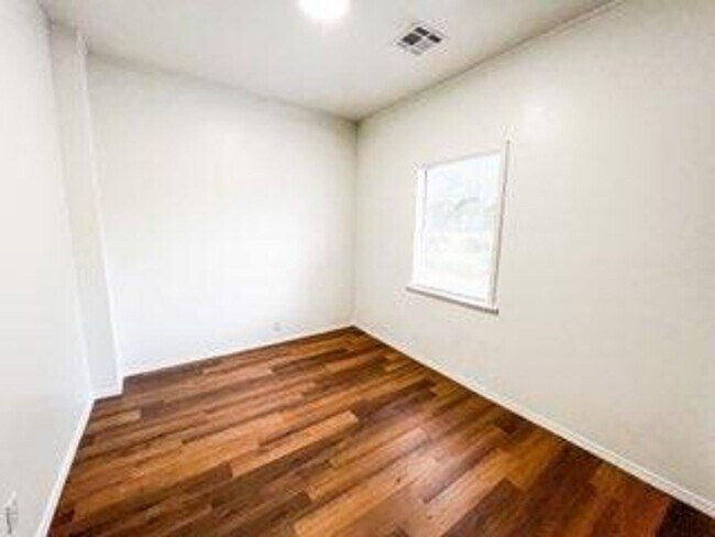 Building Photo - Charming Renovated Three Bedroom Home in Oilton