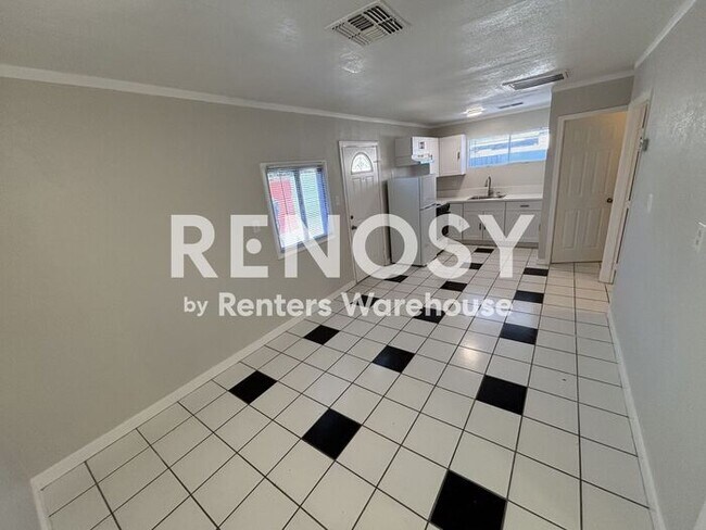 Building Photo - Modern, Solar Energy, 2-Bedroom detached Casita!