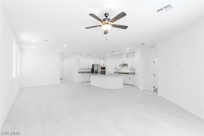 Building Photo - 5749 S Tioga Way