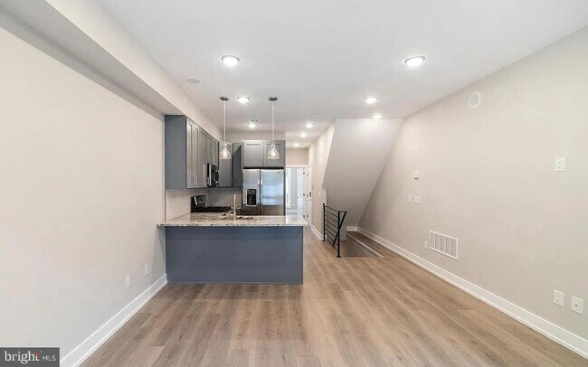 Building Photo - 1524 W Stiles St