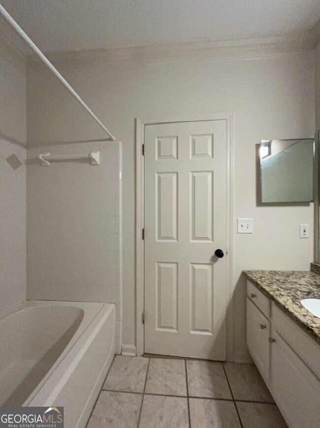 Building Photo - 955 Juniper St NE