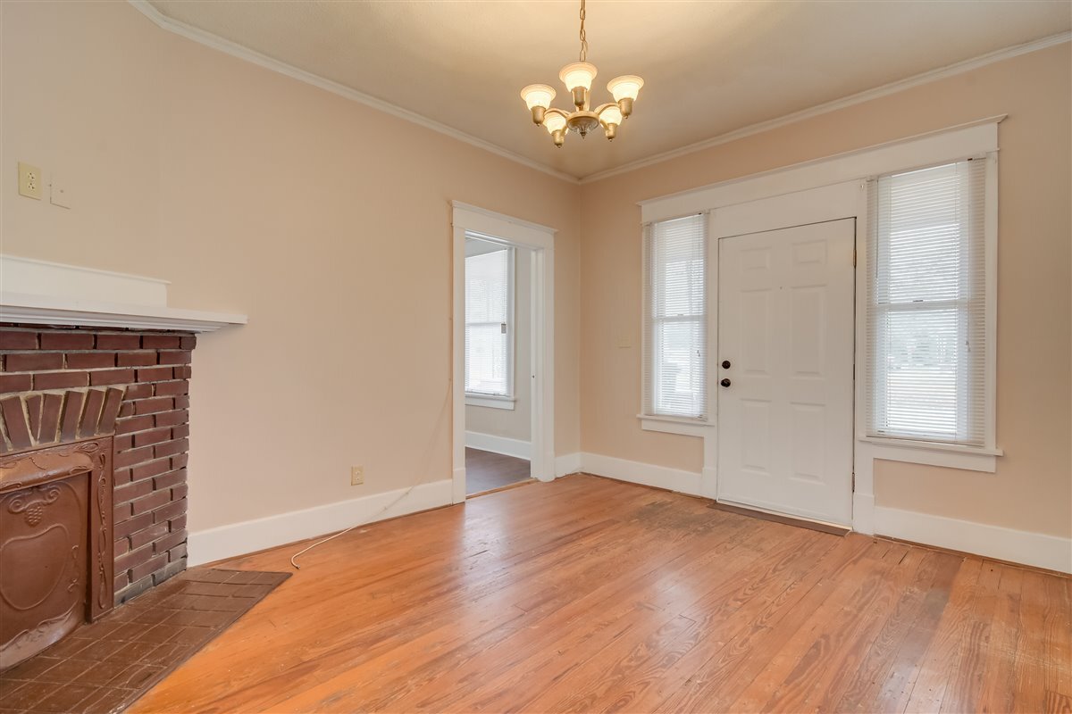 Facing front door - 1732 Telfair St